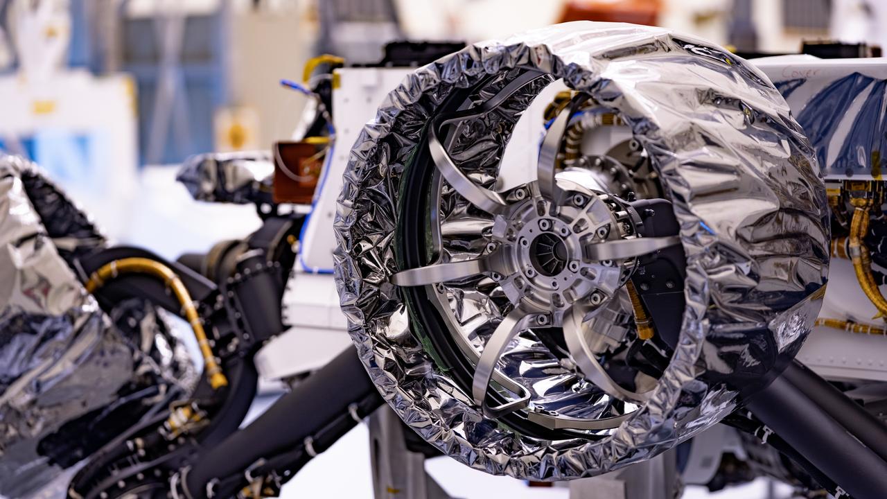 Perseverance-Rover beobachtet Erdverdeckung durch Marsmond Phobos